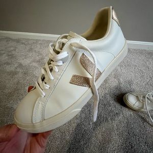Veja Esplar white/gold NWOB